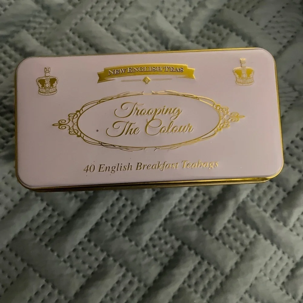 New English Teas Trooping the Colour Queen Elizabeth II Tea Tin -40 Teabags